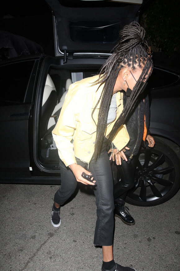 Willow Smith est allée dîner avec des amis au restaurant The Nice Guy à Los Angeles, le 1er juin 2021.