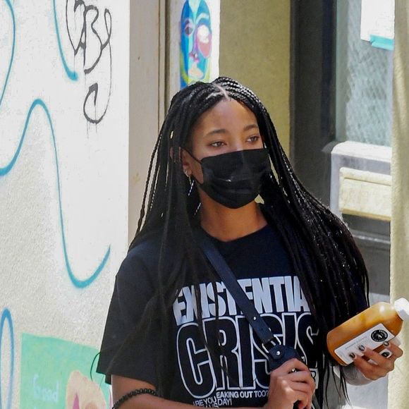 Willow Smith va rejoindre son compagnon T.Cole pour déjeuner au parc Union Square à New York, le 25 mai 2021.