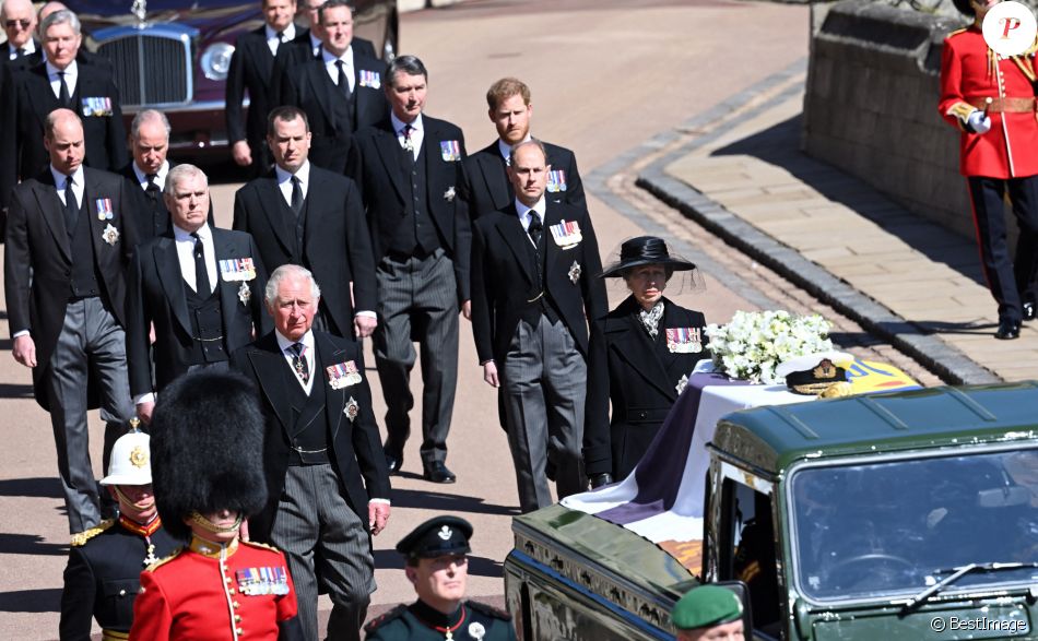 Le prince Charles, prince de Galles, la princesse Anne, le prince Andrew, duc d'York, le prince Edward, comte de Wessex, le prince William, duc de Cambridge, Peter Phillips, le prince Harry, duc de Sussex, David Armstrong-Jones, comte de Snowdon, Sir Timothy Laurence - Arrivées aux funérailles du prince Philip, duc d'Edimbourg à la chapelle Saint-Georges du château de Windsor, le 17 avril 2021.