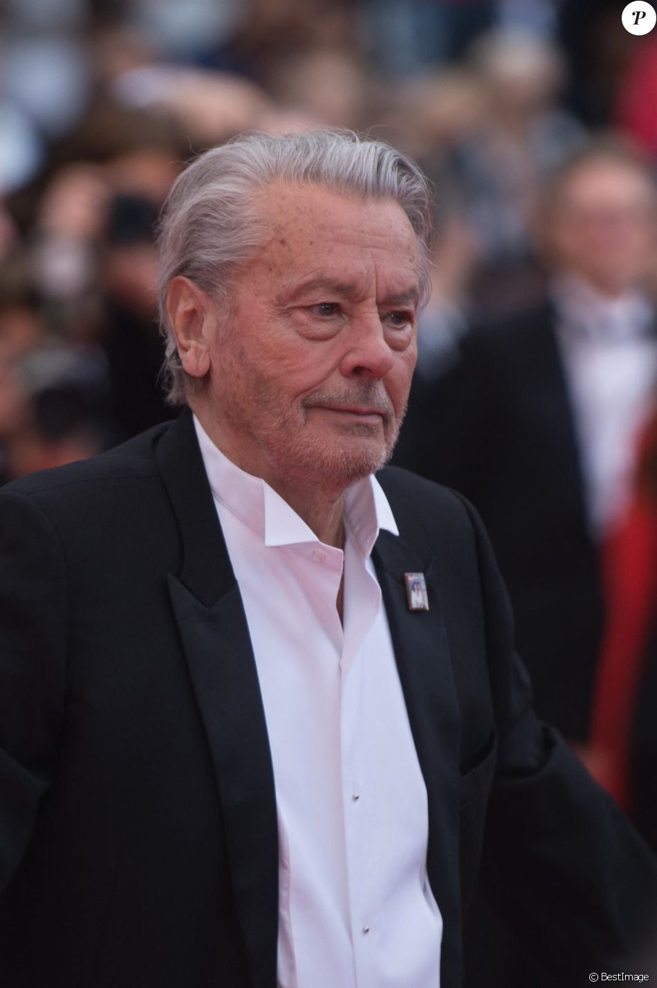 Alain Delon - Montée des marches du film "A Hidden Life" lors du 72ème Festival International du Film de Cannes. Le 19 mai 2019