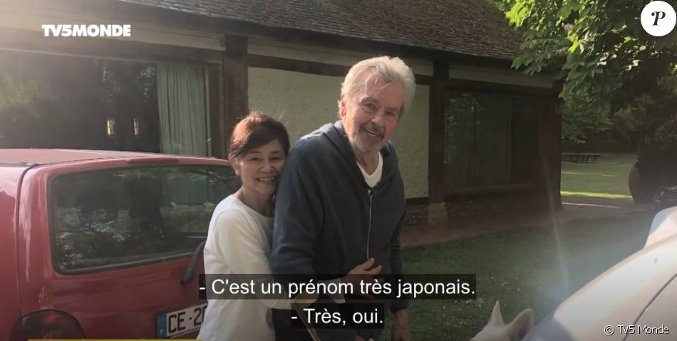 Hiromi et son compagnon Alain Delon dans l'interview menée par Cyril Viguier, le 1er juillet 2021.
