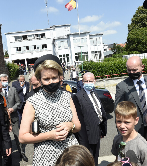 Le roi Philippe et la reine Mathilde de Belgique rendent hommage aux victimes des inondations à Verviers, le 20 juillet 2021, lors de la journée de de deuil national en Belgique.