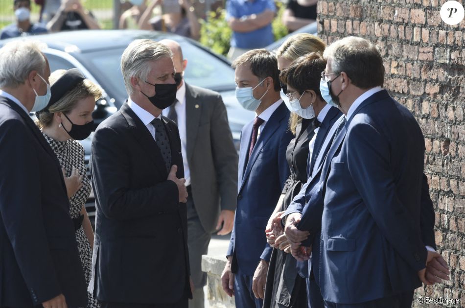 Le roi Philippe et la reine Mathilde de Belgique, le Premier ministre belge Alexander De Croo, Annelies Verlinden, ministre de l'Intérieur, Elio di Rupo, ministre-président de Wallonie - Le roi Philippe et la reine Mathilde de Belgique rendent hommage aux victimes des inondations à Verviers, le 20 juillet 2021, lors de la journée de de deuil national en Belgique.