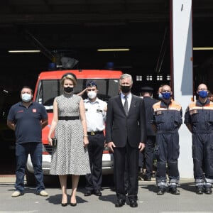 Le roi Philippe et la reine Mathilde de Belgique rendent hommage aux victimes des inondations à Verviers, le 20 juillet 2021, lors de la journée de de deuil national en Belgique.