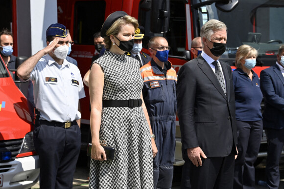 Le roi Philippe et la reine Mathilde de Belgique rendent hommage aux victimes des inondations à Verviers, le 20 juillet 2021, lors de la journée de de deuil national en Belgique.