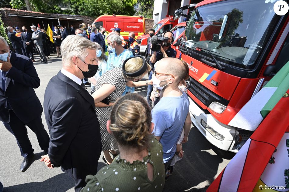 Le roi Philippe et la reine Mathilde de Belgique rendent hommage aux victimes des inondations à Verviers, le 20 juillet 2021, lors de la journée de de deuil national en Belgique.