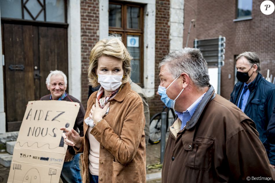 Le roi Philippe et la reine Mathilde de Belgique constatent les dégâts à Pepinster, après les inondations de ces derniers jours. Le 16 juillet 2021.