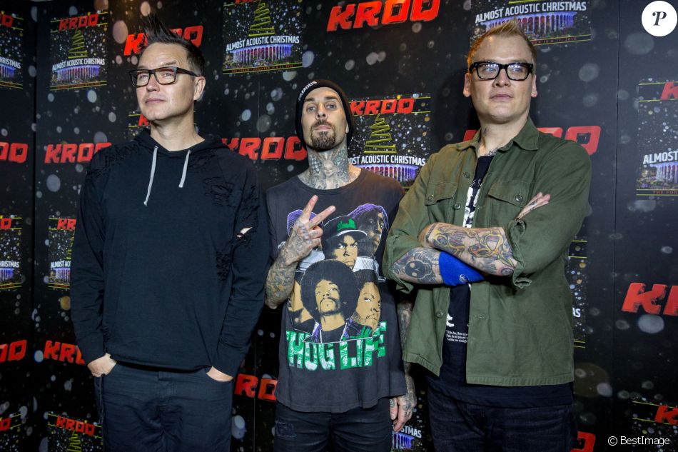 Le groupe Blink (Mark Hoppus, Travis Barker, Matt Skiba) - Concert de Noël KROQ Almost Acoustic au Forum à Inglewood, le 10 novembre 2016. © Daniel DeSlover via Zuma/Bestimage