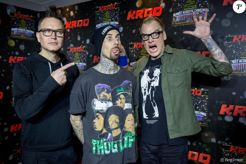 Le groupe Blink (Mark Hoppus, Travis Barker, Matt Skiba) - Concert de Noël KROQ Almost Acoustic au Forum à Inglewood, le 10 novembre 2016. © Daniel DeSlover via Zuma/Bestimage