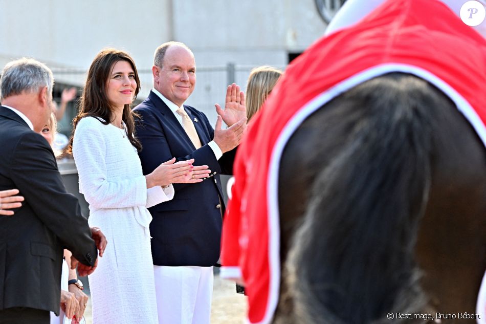 Le prince Albert II de Monaco et Charlotte Casiraghi, accompagnés par Diane Fissore, la présidente de la fédération équestre monégasque et organisatrice du Jumping, ont remis les prix du Trophée Casino de Monte-Carlo puis ont assisté à la présentation des jeunes cavaliers, Children et Junior, qui vont participer sous les couleurs monégasques aux prochains championnat d'Europe qui se déroulera au Portugal, à Monaco, le 2 juillet 2021. © Bruno Bebert/Bestimage