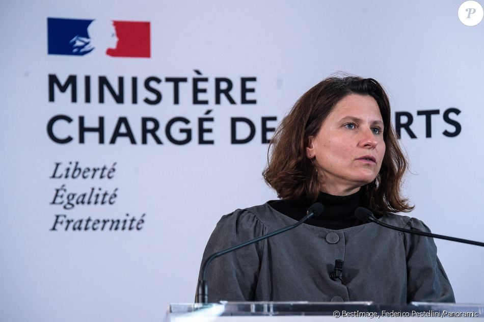 Roxana Maracineanu, ministre déléguée auprès du ministre de l'Éducation nationale, de la Jeunesse et des Sports, chargée des Sports lors de la présentation des dispositifs de prévention des LGBTphobies dans le sport à Paris, France, le 17 mai 2021. © Federico Pestellini/Panoramic/Bestimage