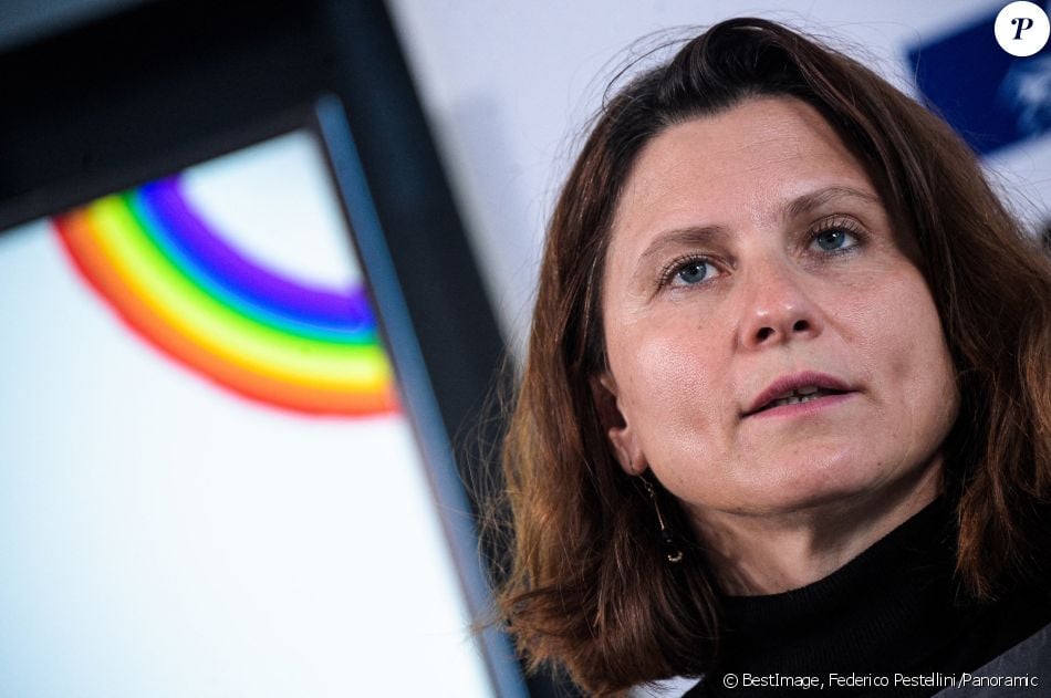 Roxana Maracineanu, ministre déléguée auprès du ministre de l'Éducation nationale, de la Jeunesse et des Sports, chargée des Sports lors de la présentation des dispositifs de prévention des LGBTphobies dans le sport à Paris. © Federico Pestellini/Panoramic/Bestimage
