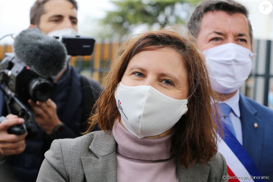 Roxana Maracineanu, ministre déléguée chargée des sports - Opération "Savoir rouler à vélo" à l'école Nelson Mandela à Poissy le 4 mai 2021. © Panoramic / Bestimage