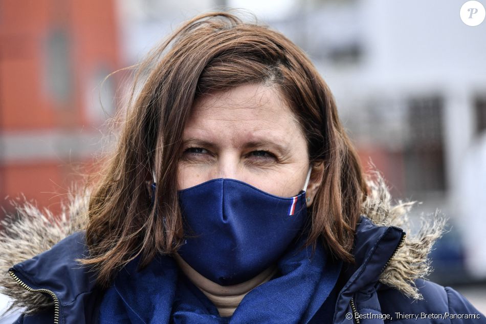 Roxana Maracineanu, ministre déléguée chargée des Sports rencontre les associations sportives locales et ateliers avec les jeunes du quartier, au stade de football d'Empalot, à Toulouse, France, le 12 avril 2021. Thierry Breton/Panoramic/bestimage