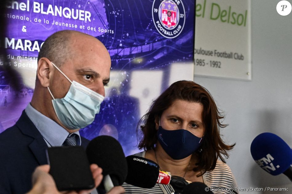 Jean-Michel Blanquer, ministre de l'Education, de la Jeunesse et des Sports, et Roxana Maracineanu, ministre déléguée chargée des Sports, font la promotion du Pass'Sports à Toulouse, le 12 avril 2021. © Thierry Breton / Panoramic / Bestimage