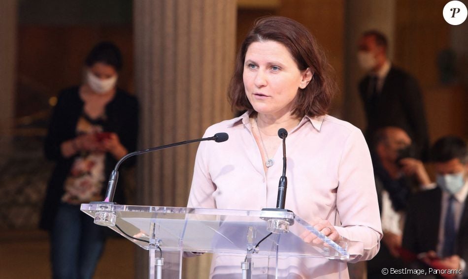 Roxana Maracineanu, ministre déléguée auprès du ministre de l'Education nationale, de la Jeunesse et des Sports, chargée des Sports lors de la 2ème convention nationale de prévention des violences dans le Sport au Conseil Economique Social et Environnemental à Paris, France, le 2 avril 2021. © Panoramic/Bestimage