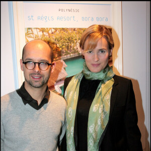 Maurice Barthélémy et Judith Godrèche lors du vernissage "Les rendez-vous du voyage de luxe", à l'hôtel Dassault Articurial