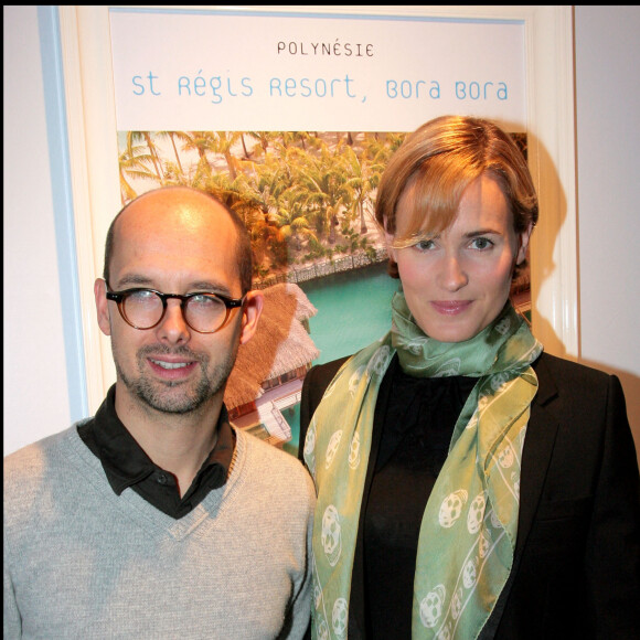 Maurice Barthélémy et Judith Godrèche lors du vernissage "Les rendez-vous du voyage de luxe", à l'hôtel Dassault Articurial