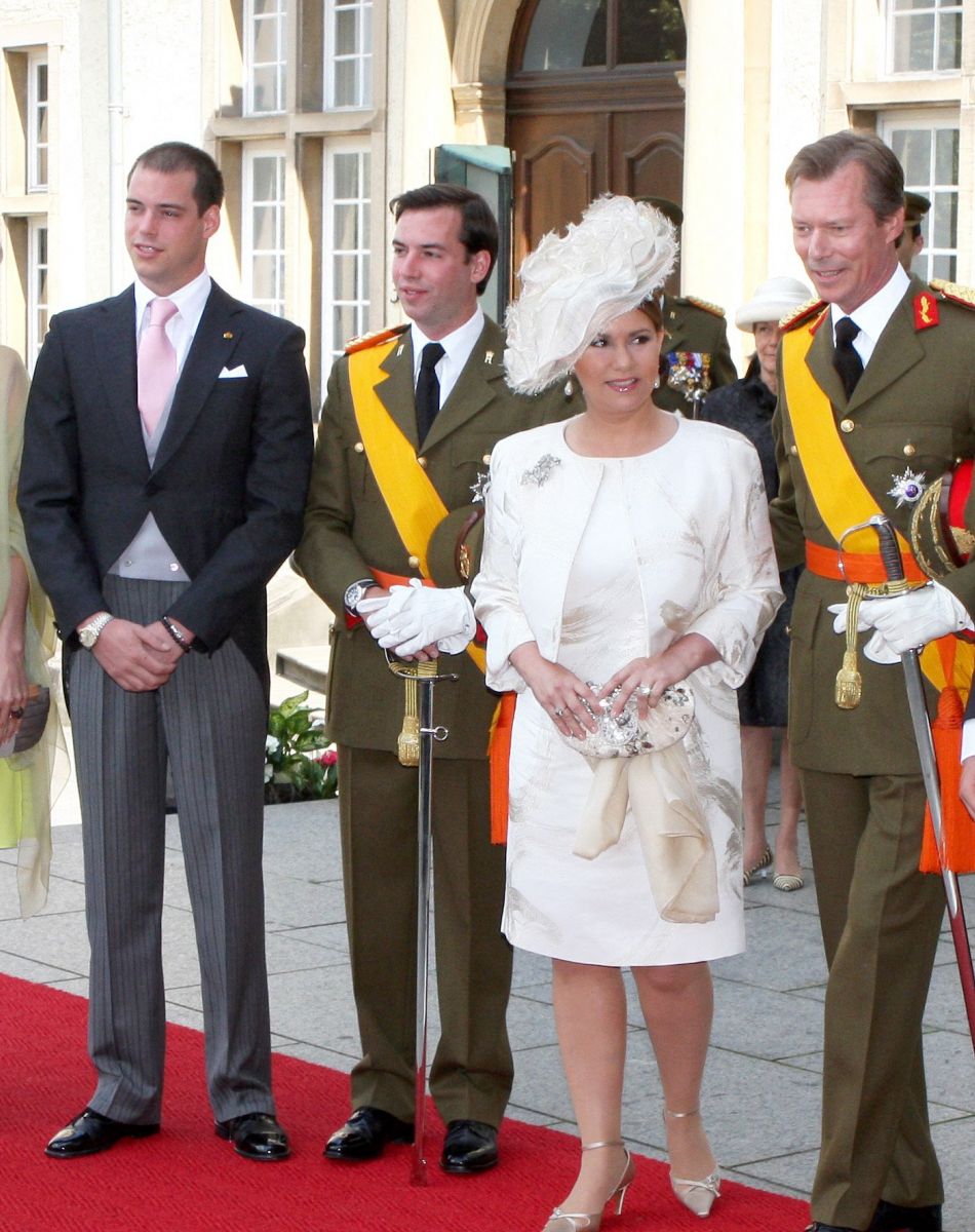 Le prince Louis de Luxembourg et son épouse Tessy Antony, le prince Felix, le prince Guillaume, la grande-duchesse Maria Teresa et le grand-duc Henri, le prince Sebastien, lors de la Fête nationale du Luxembourg, le 23 juin 2009.