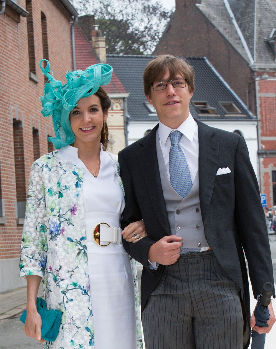 Prince Louis de Luxembourg et la princesse Tessy au mariage de la princesse Alix de Ligne et Guillaume de Dampierre, en l'église Saint-Pierre à Beloeil, en Belgique, un an avant leur séparation.