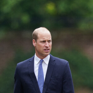 Le prince William, duc de Cambridge, et son frère Le prince Harry, duc de Sussex, se retrouvent à l'inauguration de la statue de leur mère, la princesse Diana dans les jardins de Kensington Palace à Londres, le 1er juillet 2021. Ce jour-là, la princesse Diana aurait fêté son 60 ème anniversaire. 