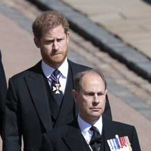 Le prince Harry, duc de Sussex, le prince Edward, comte de Wessex - Arrivées aux funérailles du prince Philip, duc d'Edimbourg à la chapelle Saint-Georges du château de Windsor, le 17 avril 2021. 