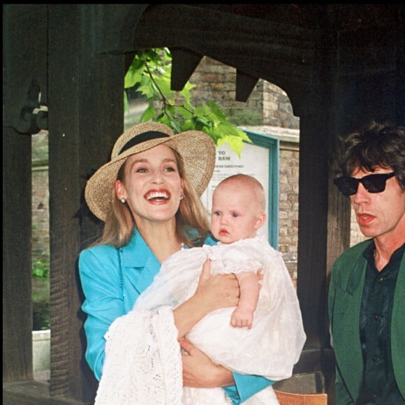 JERRY HALL, MICK JAGGER ET LEUR FILLE GEORGIA EN 1996