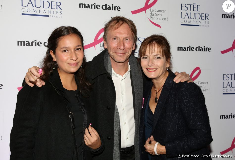 Emma Kabouche, Thierry Ragueneau et Cécilia Hornus lors de la soirée de lancement de la 25ème édition "Octobre rose" sur la péniche Pavillon Seine à Paris, France, le 1er octobre 2018. © Denis Guignebourg/Bestimage
