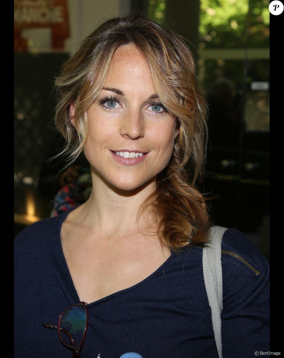 Exclusif - Aurélie Vaneck arrive à l'enregistrement TV de 'Vivement Dimanche' au Studio Gabriel à Paris.