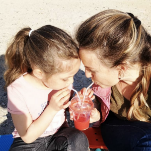 Aurélie Vaneck avec sa fille Charlie, photo Instagram