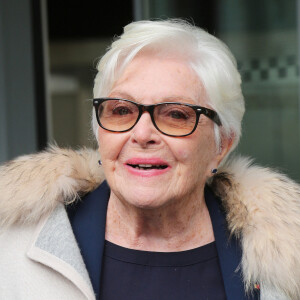 Line Renaud - People à la sortie des studios de la station de radio RTL à Paris le 28 novembre 2019. © Jonathan Rebboah / Panoramic / Bestimage