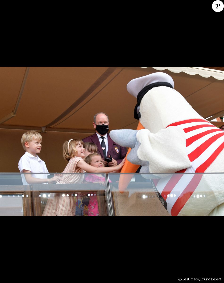Le prince Albert II de Monaco, la princesse Gabriella, le prince héréditaire Jacques - Dernière journée du World Rugby Sevens Repechage tournament au Stade Louis II le 20 juin 2021. © Bruno Bebert/Bestimage
