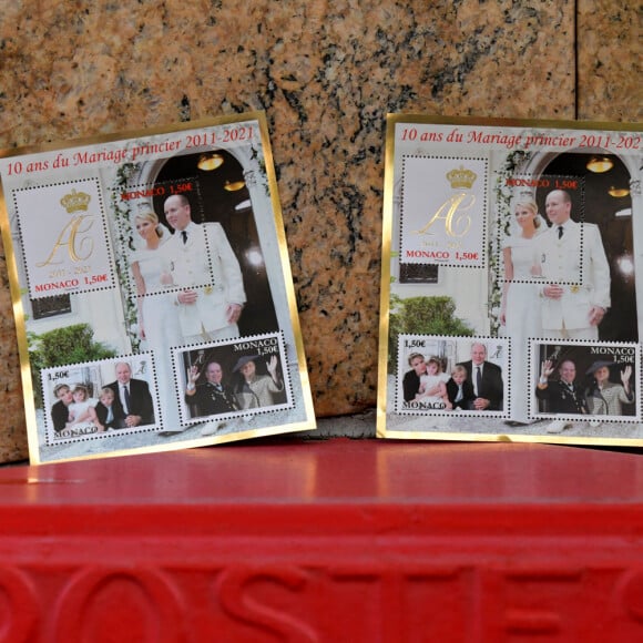 La poste monégasque a édité une planche de timbres pour la commémoration des dix ans de mariage du prince Albert II de Monaco et de la princesse Charlène. © Bruno Bebert / Bestimage