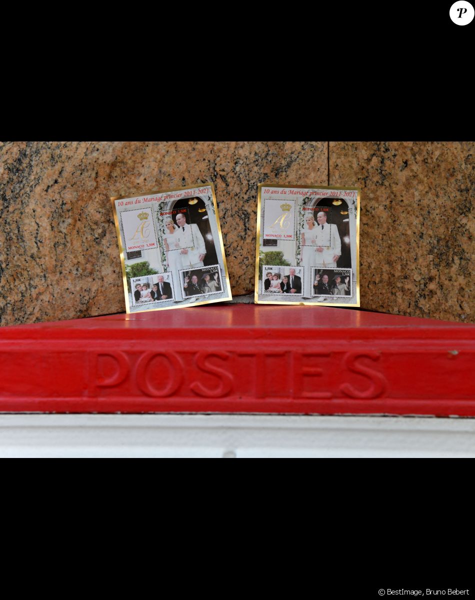 La poste monégasque a édité une planche de timbres pour la commémoration des dix ans de mariage du prince Albert II de Monaco et de la princesse Charlène. © Bruno Bebert / Bestimage