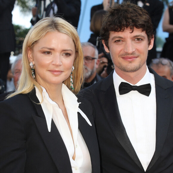 Virginie Efira et son compagnon Niels Schneider - Montée des marches de la cérémonie de clôture du 72e Festival de Cannes. © Denis Guignebourg/Bestimage