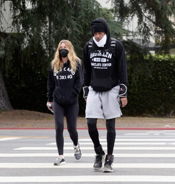 Exclusif - Ellen Pompeo et son mari Chris Ivery sont allés faire une randonnée à Los Angeles, le 26 avril 2021.