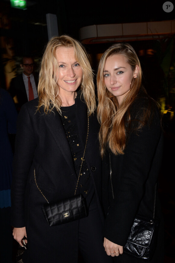 Exclusif - Estelle Lefébure et sa fille Emma Smet à l'after-party du film "Holy Lands" au restaurant le Beefbar (Rue Marbeuf dans le 8ème arrondissement) à Paris, France, le 4 décembre 2018. © Rachid Bellak/Bestimage