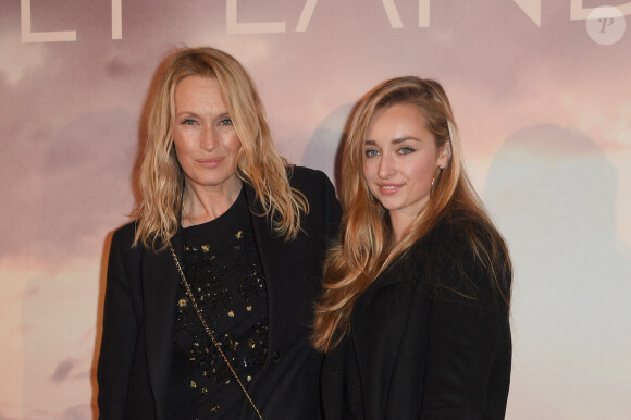 Estelle Lefébure avec sa fille Emma Smet à l'avant-première du film "Holy Lands" au cinéma UGC Normandie à Paris, France, le 4 décembre 2018. © Coadic Guirec/Bestimage