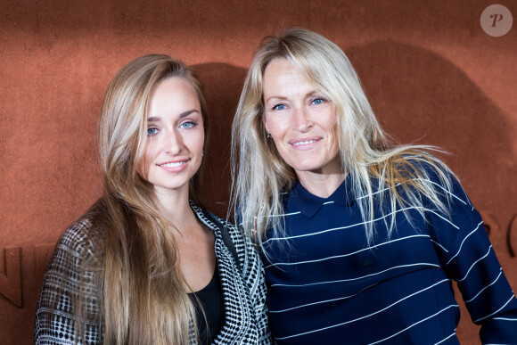 Estelle Lefebure et sa fille Emma Smet - People au village des Internationaux de Tennis de Roland Garros à Paris © Cyril Moreau/Bestimage