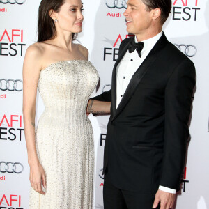Brad Pitt et sa femme Angelina Jolie à l'avant-première du film "By the Sea" lors du gala d'ouverture de l'AFI Fest à Hollywood, le 5 novembre 2015. 