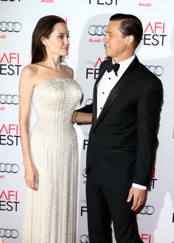 Brad Pitt et sa femme Angelina Jolie à l'avant-première du film "By the Sea" lors du gala d'ouverture de l'AFI Fest à Hollywood, le 5 novembre 2015. 