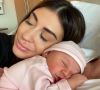 Martika pose avec sa fille Gioia, née le 17 juillet 2021.