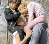 Élodie Gossuin avec deux de ses enfants et son mari Bertrand Lacherie - Instagram