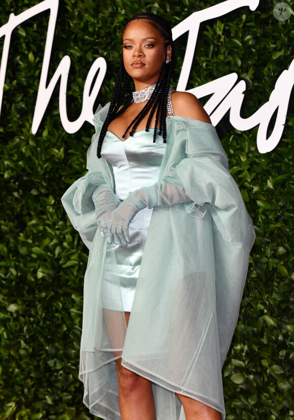 Rihanna - Les célébrités assistent à la cérémonie des "Fashion Awards" au Royal Albert Hall à Londres.