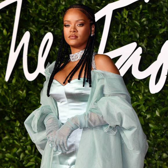 Rihanna - Les célébrités assistent à la cérémonie des "Fashion Awards" au Royal Albert Hall à Londres.