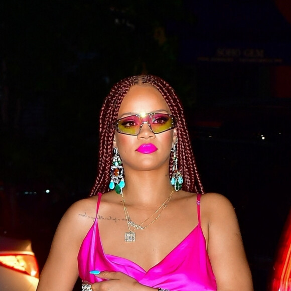 Rihanna arrive à la soirée de lancement de son magasin éphémère "Fenty Beauty" chez Cipriani à New York, le 18 juin 2019. Sa ligne de maquillage "Fenty Beauty" sera proposée à la vente, du 19 au 30 juin 2019, sur deux étages à la boutique de Soho, "The Webster". New York, 18 juin 2019.