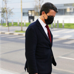 Manuel Valls quitte les studios de RMC à Paris, France, le 31 mars 2021. © Panoramic/Bestimage