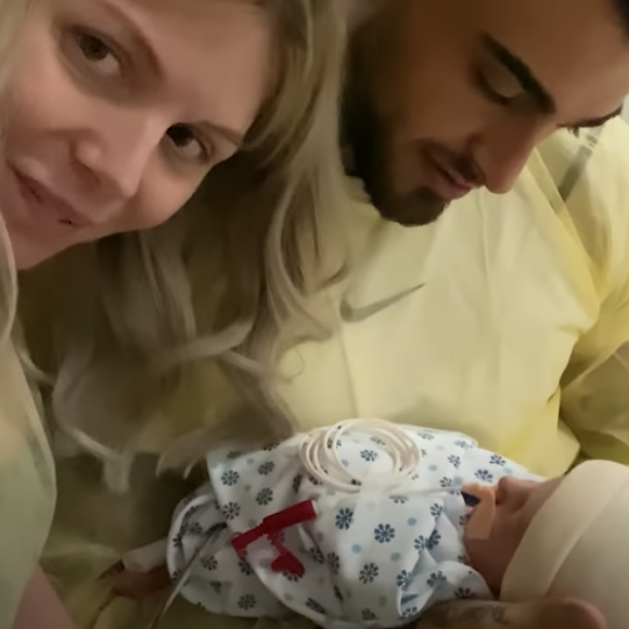 Jessica Thivenin et Thibaut Garcia dévoilent des images inédites de la naissance de Maylone sur Youtube le 7 août 2021.