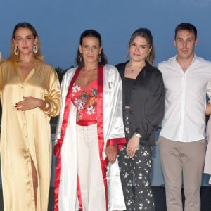 Maxime Giaccardi, Pauline Ducruet, la princesse Stéphanie de Monaco, Camille Gottlieb, Louis Ducruet et sa femme Marie durant la traditionnelle soirée d'été de Fight Aids Monaco au Sporting Club de Monaco, le 24 juillet 2021. © Bruno Bebert/PRM/Bestimage