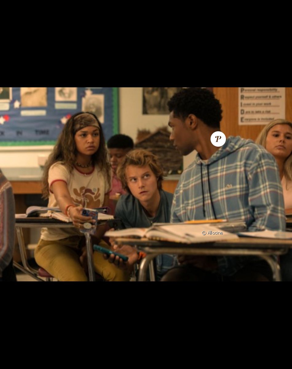 Jonathan Daviss, Madison Bailey et Rudy Pankow dans la série "Outer Banks".